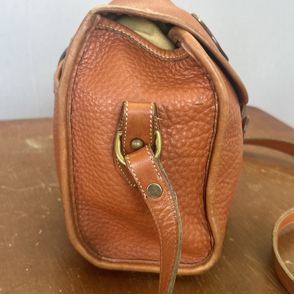 Vintage Dooney Bourke Essex All Weather Saddle Leather Crossbody Bag Purse - Picture 3 of 16